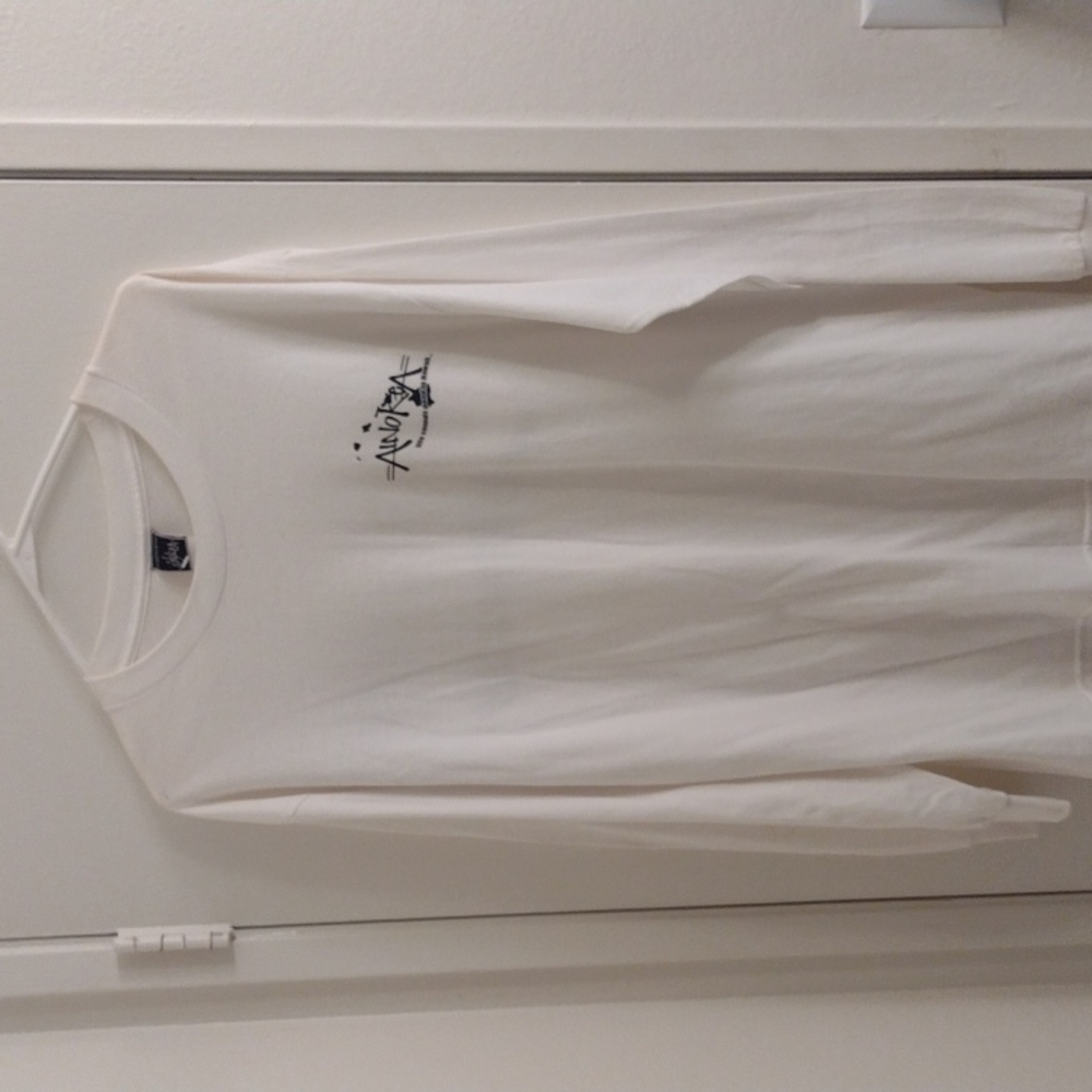Ainokea  long sleeve t-shirt